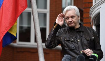Mandat d’arrêt contre Assange maintenu