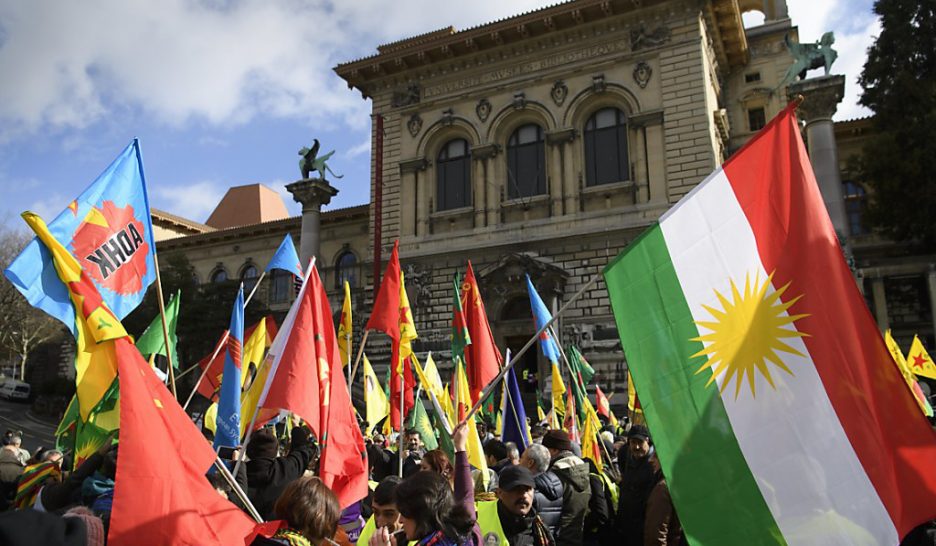 Marche kurde entre Lausanne et Genève