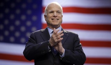 Les Etats-Unis saluent la mémoire de John McCain
