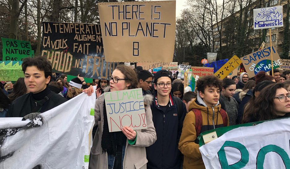 Grève du climat: milliers d’élèves dans la rue