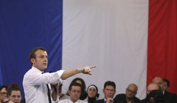 Macron agite la carte du référendum
