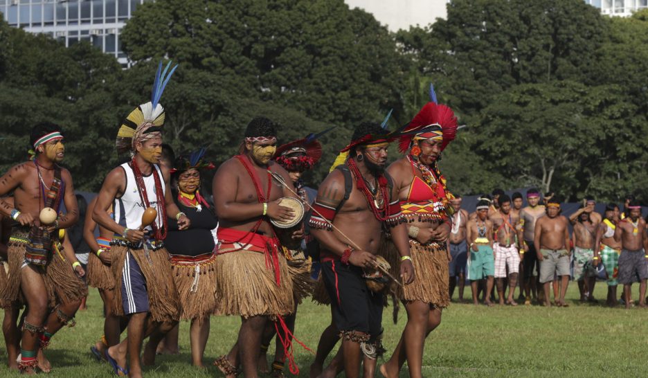 2000 indigènes protestent à Brasilia