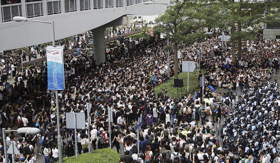 Les Hongkongais en masse dans la rue