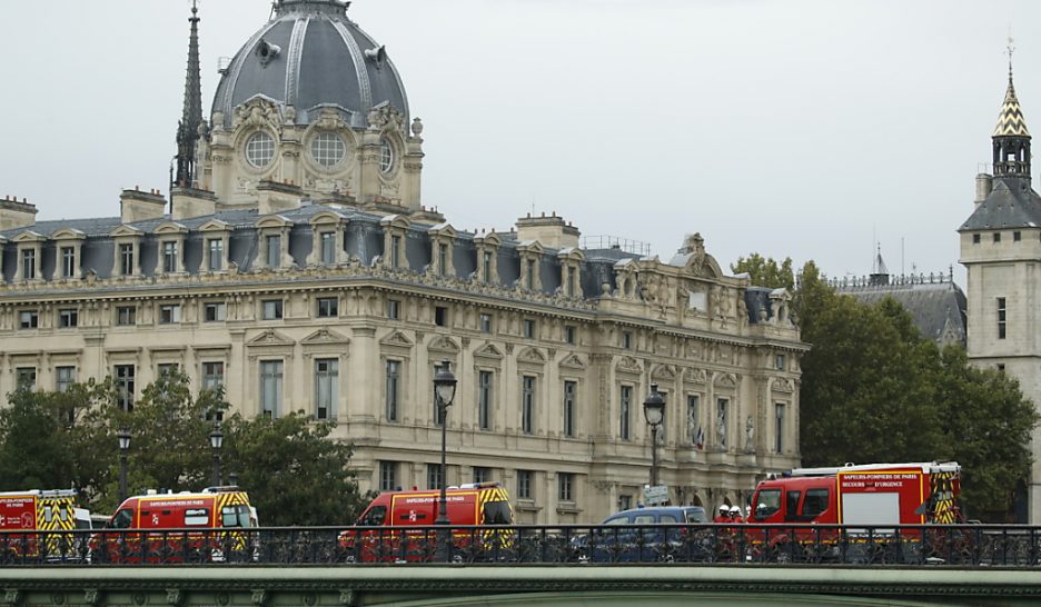 Quatre policiers tués au couteau à Paris