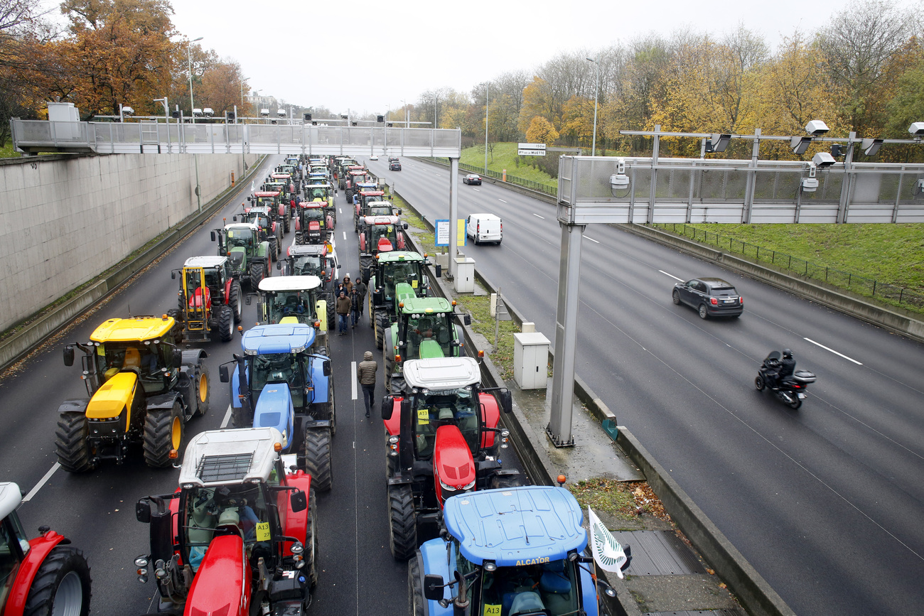 Les Agriculteurs Crient Leur Colère à Paris - Le Courrier