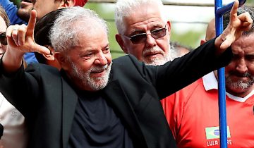 Lula, remonté à bloc, accable Bolsonaro