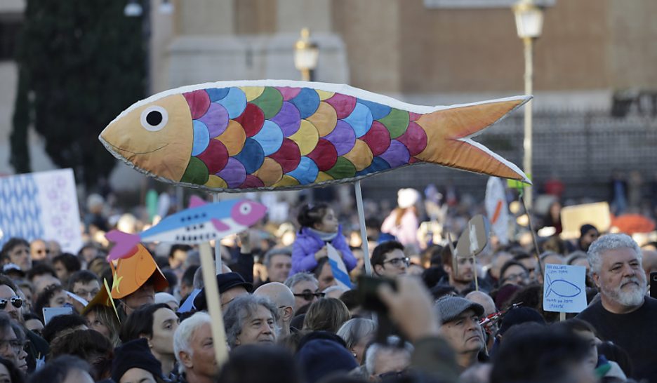 Grande manifestation antifasciste des «sardines»