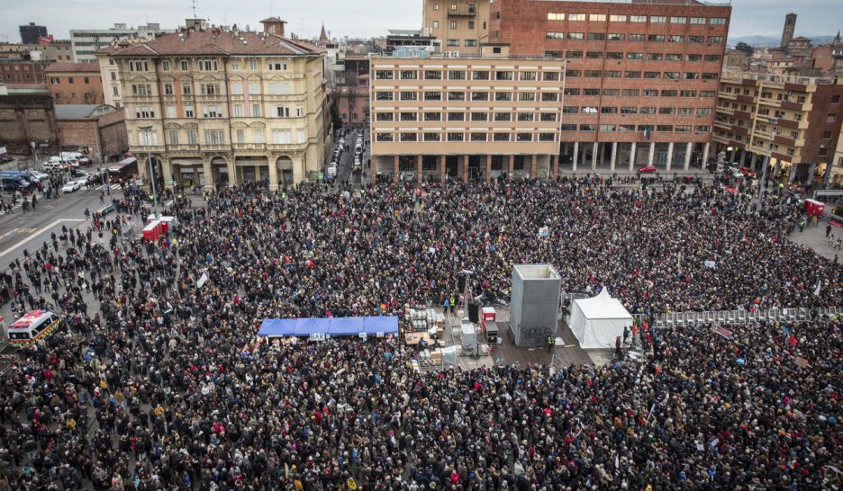 Des «Sardines» par milliers à Bologne