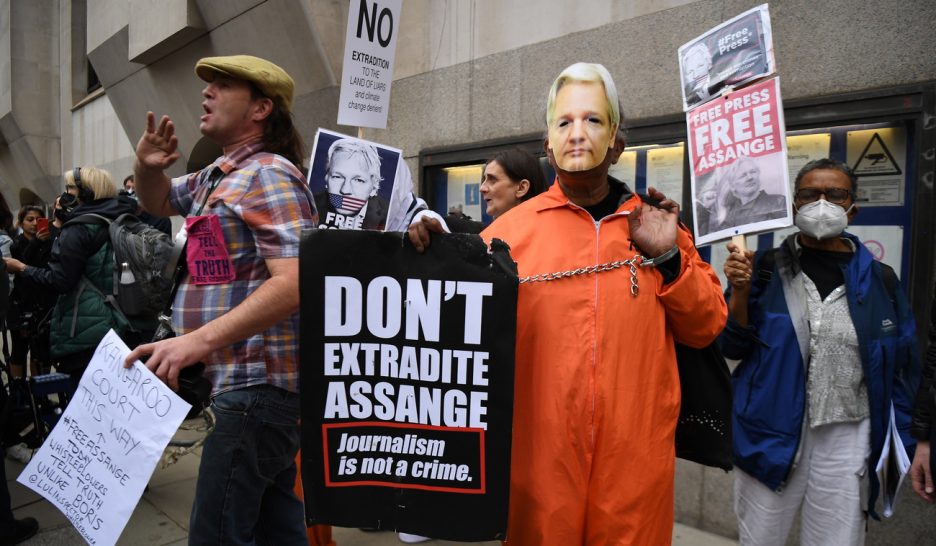 L’extradition d’Assange devant la justice
