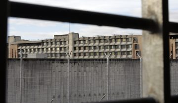 Le parlement veut des prisons «plus humaines»