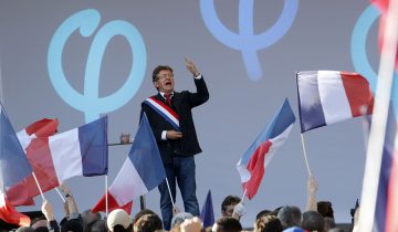 Mélenchon "propose" sa candidature à la présidentielle 2022