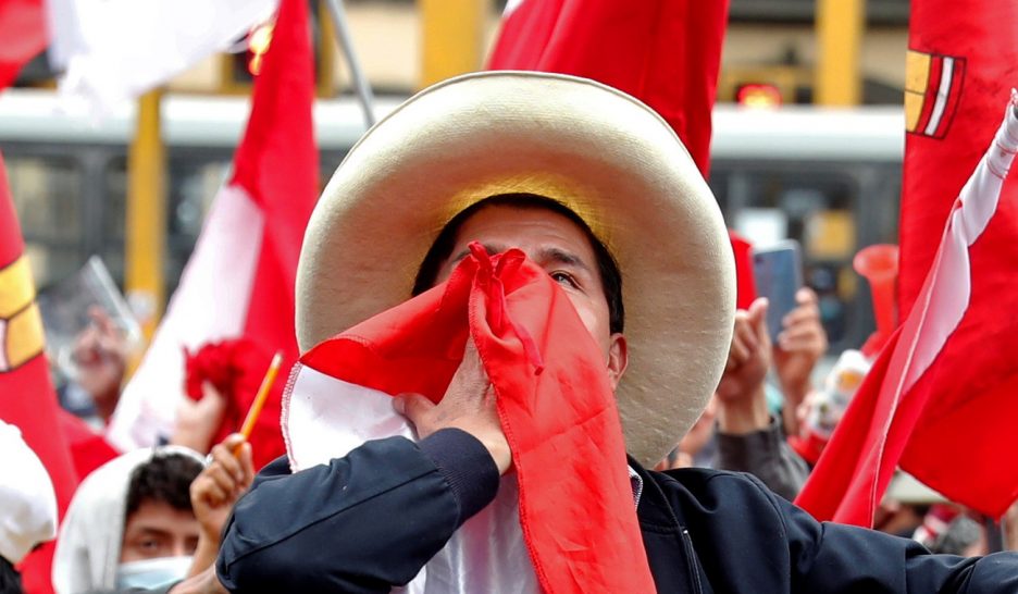 Présidentielle: Castillo passe devant Fujimori
