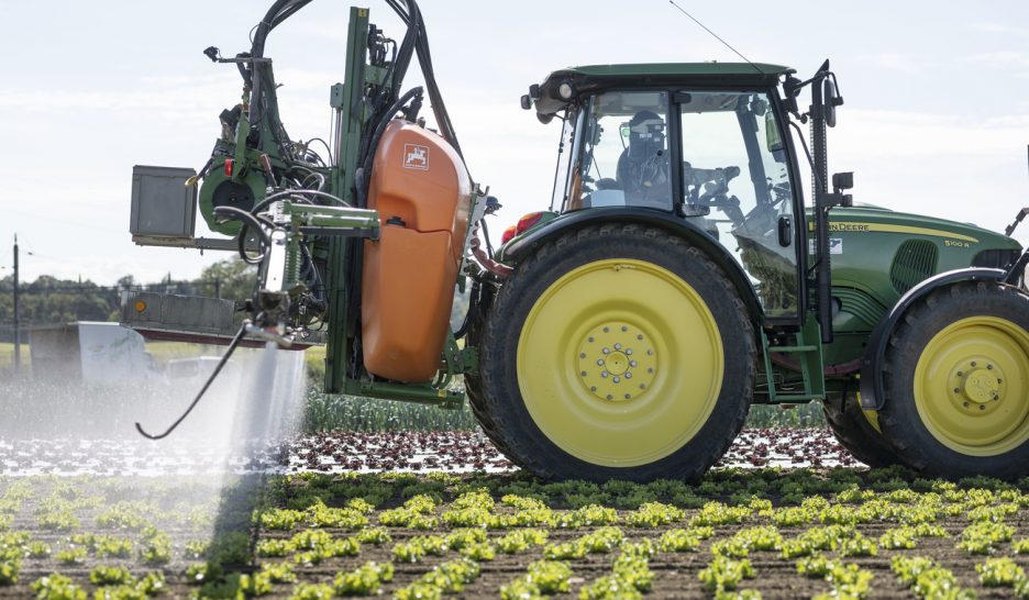 Un «non» aux deux initiatives anti-pesticides se dessine