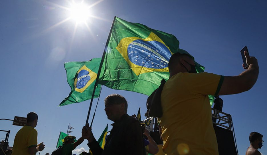 Bolsonaro hausse encore le ton au sujet des élections