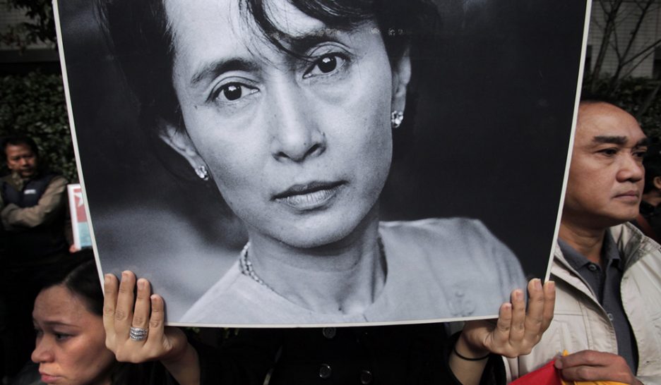 Aung San Suu Kyi condamnée à 4 ans de prison
