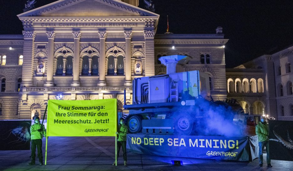 Greenpeace à Berne pour protéger les océans