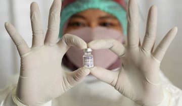 Pfizer prévoit des ventes liées au coronavirus de 54 milliards