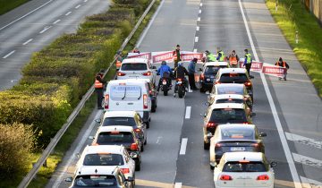 Des militants pro-climat bloquent brièvement l'autoroute à Lausanne