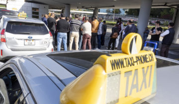Uber: les taxis veulent saisir la Cour des comptes