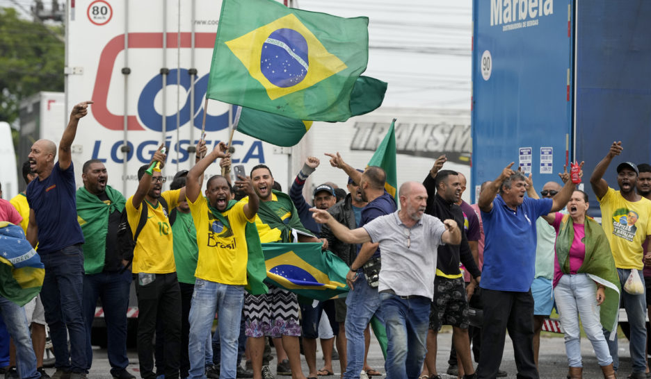 Bolsonaro demande à ses partisans de débloquer les routes