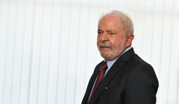 Lula signe des décrets sur les armes et l'Amazonie