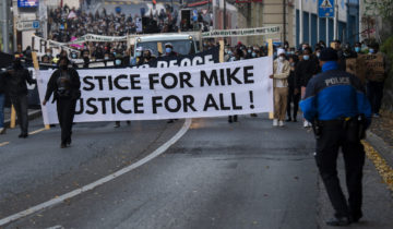 Mort de Mike: policiers face à la justice
