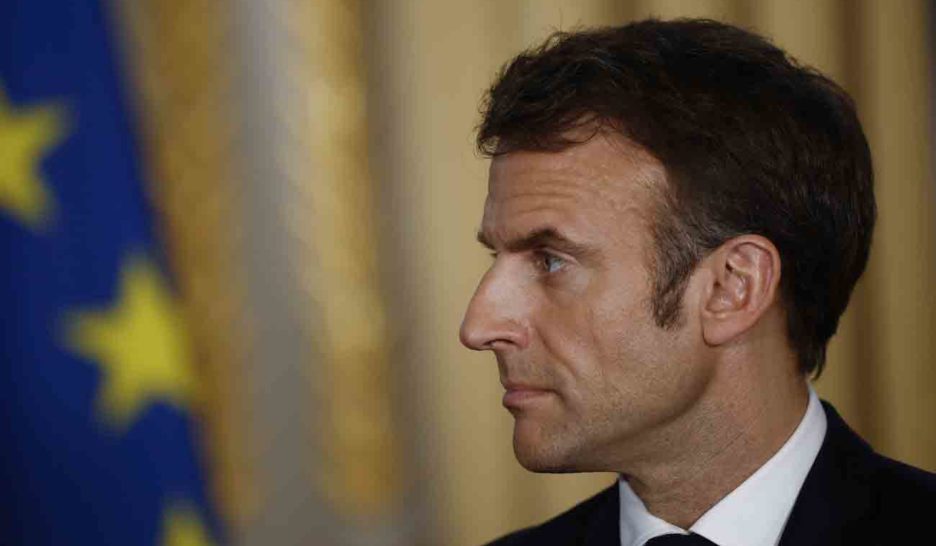 Inflexible, Macron veut «tendre la main» aux syndicats