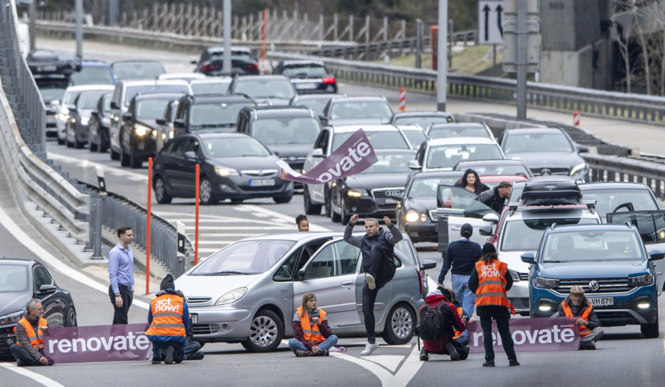 Des activistes bloquent le portail nord du Gothard