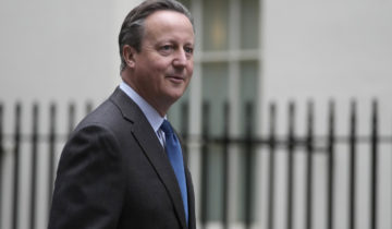 David Cameron fait son retour au gouvernement