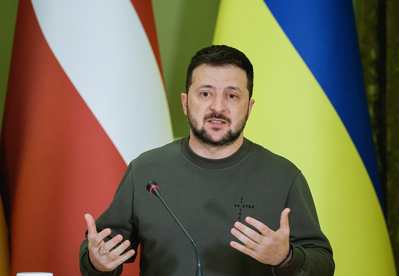 Zelensky aux Etats-Unis avec l’espoir de débloquer des fonds