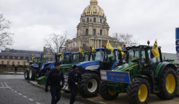 Les tracteurs à Paris avant l'ouverture du Salon de l'Agriculture