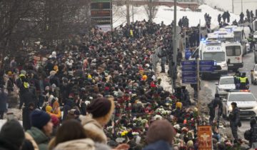 Des milliers de personnes aux funérailles de Navalny