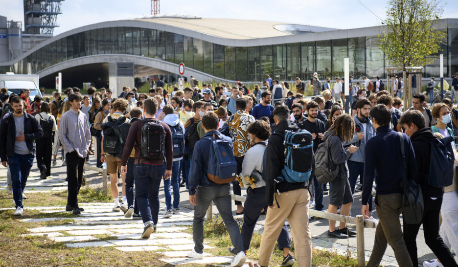 Taxes triplées pour les étudiant·es étranger·ères