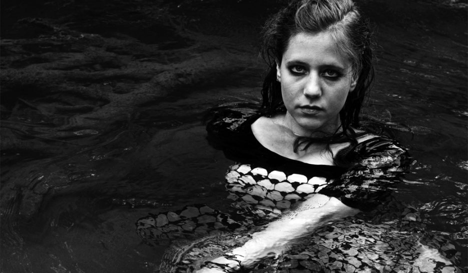 Anna Aaron a du chien