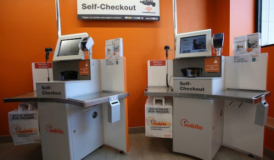 Préserver l’emploi en taxant les caisses automatiques?