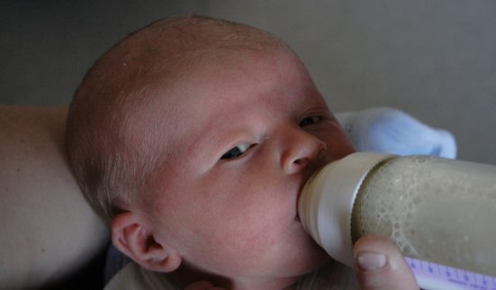 Les biberons qui tuent: le scandale demeure