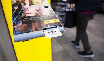 La Poste revient au centre des débats