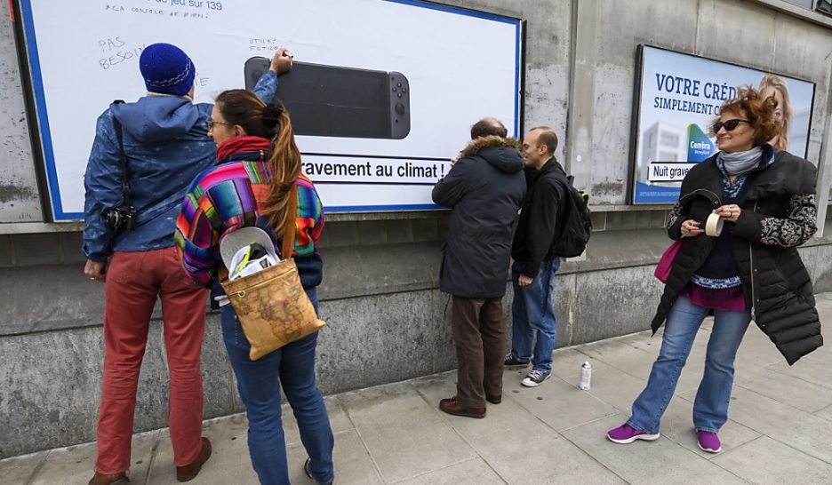 Action à Genève contre la publicité