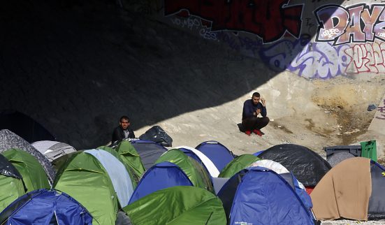 Loi immigration entérinée en France