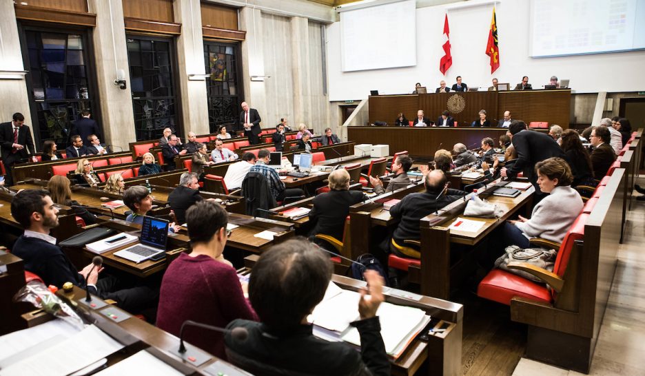 Budget: le MCG lâche la droite