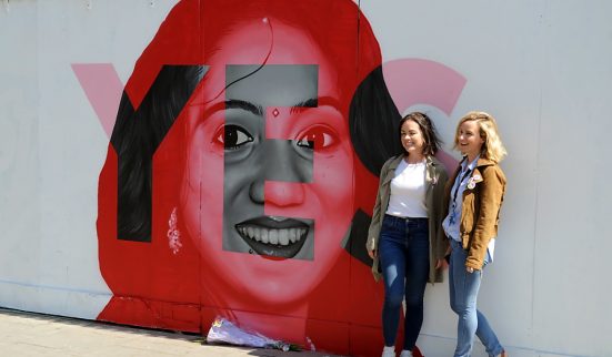 Les Irlandais-es disent "oui" à 68% à la libéralisation de l'IVG
