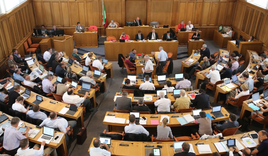 Soutien du bout des lèvres au programme de législature