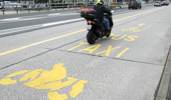 Motos sur la voie de bus, c'est fini