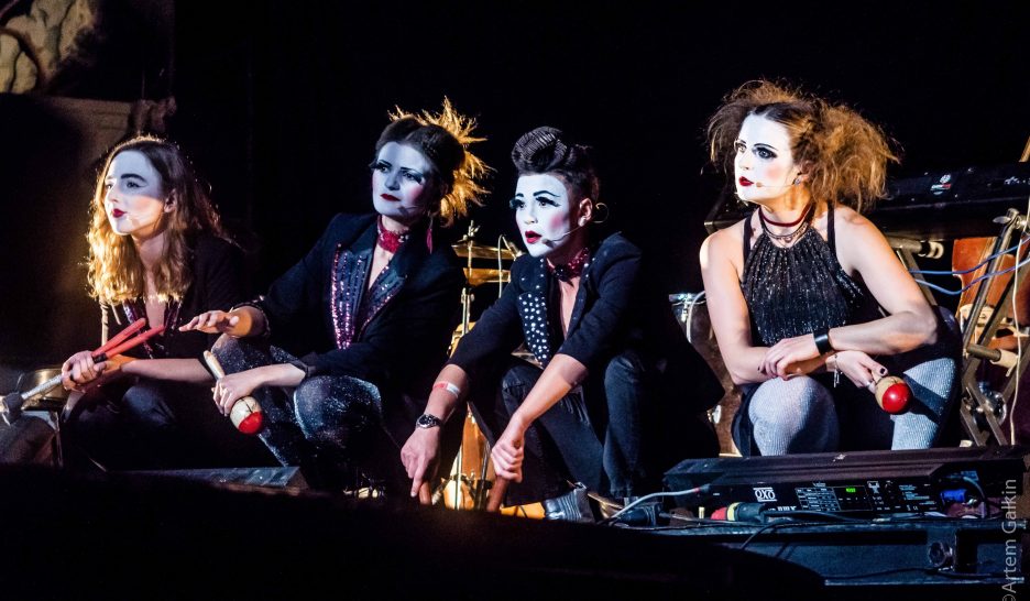 Voltigeuses dans la lumière