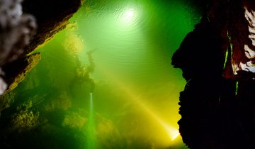 Dans les entrailles de la grotte aux Fées 1