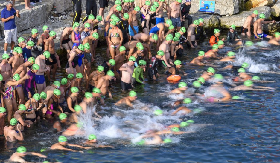 Mille participants à la traversée du lac à la nage