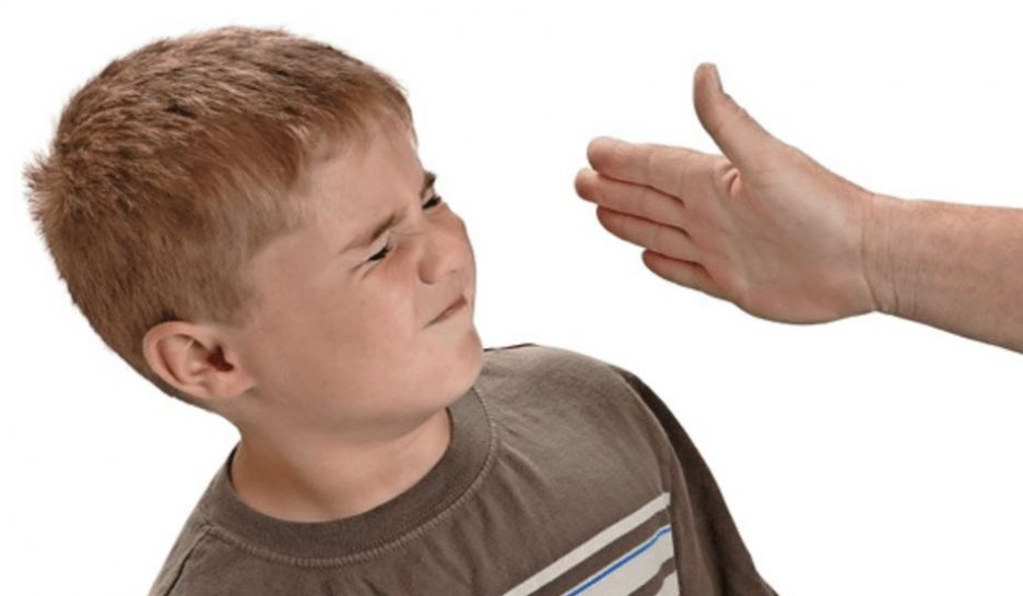 On n’éduque pas avec des coups