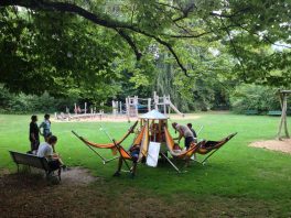 Une bibliothèque installée sur un vélo