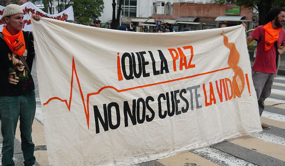 En crise, la FARC s’accroche à la paix