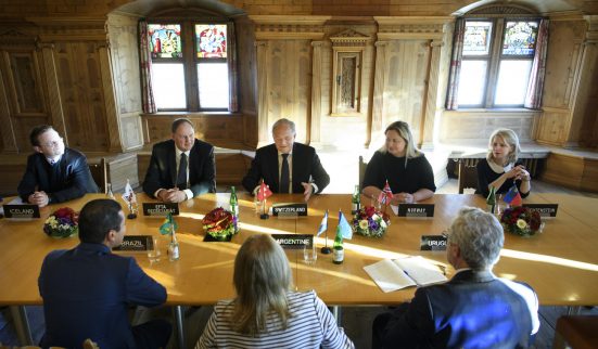 Le ministre des tables rondes passe la main